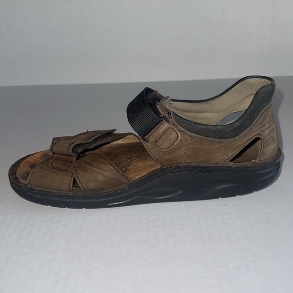 Finn Comfort Brown And Black Samara Sandals - Picture 7 of 15